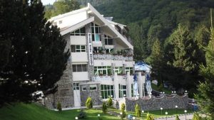 Alexandros 3*, Bușteni